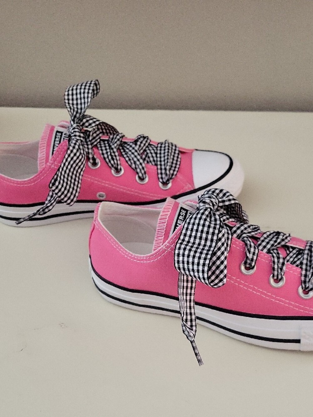 Converse Pink Low-Top Sneakers with Black-and-White Gingham Laces - Picture 6 of 8